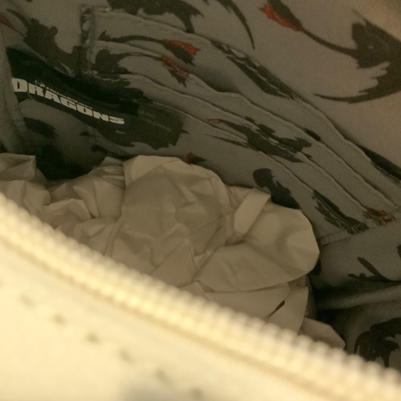 DreamWorks How To Train Your Dragon Toothless Icon Crossbody Bag - Picture 8 of 14